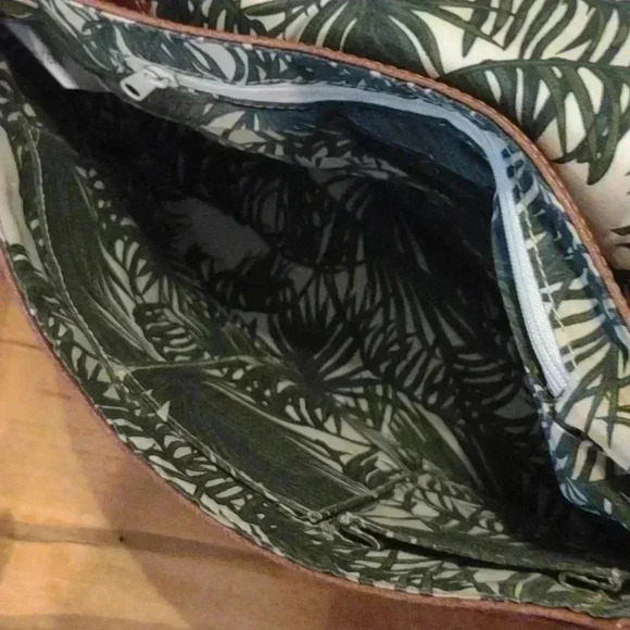 Liz Claiborne accessories saddle‎ purse brown - Picture 6 of 7